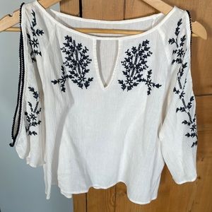 Hollister top size medium